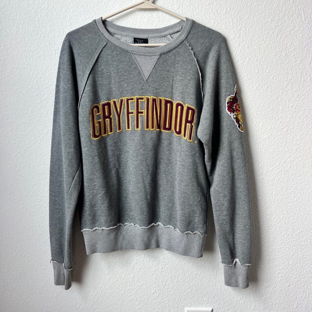 WIZARDING WORLD Harry Potter Gryffindor Crewneck‎ Sweatshirt Gray Crest